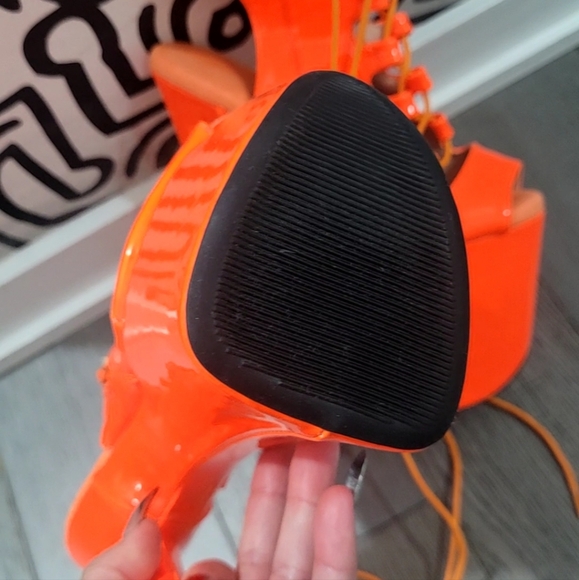 Orange pole dance shoe. - Picture 4 of 4